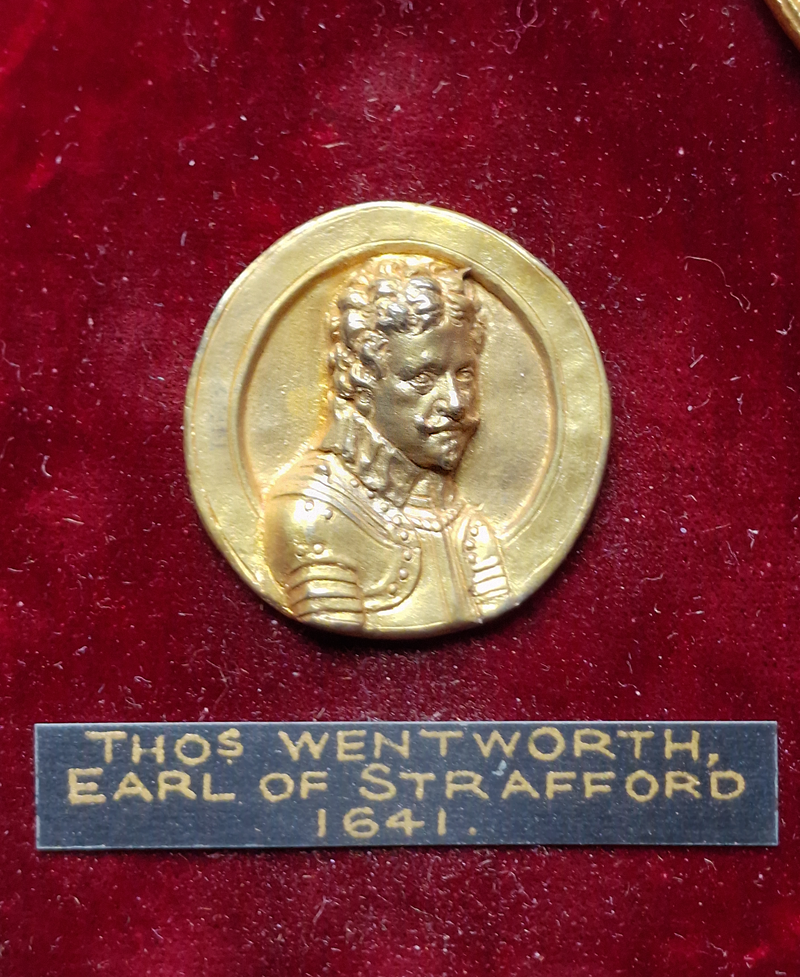Elizabeth I – Cromwell, a set of medals in the British Museum (by Robert Ready)