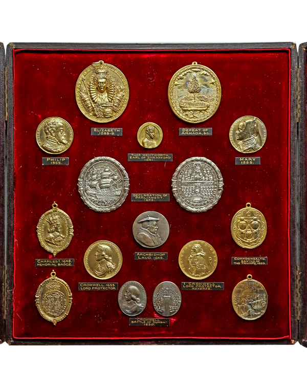 Elizabeth I – Cromwell, a set of medals in the British Museum (by Robert Ready)