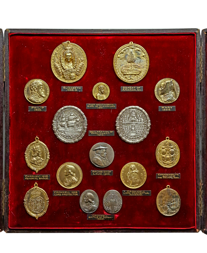 Elizabeth I – Cromwell, a set of medals in the British Museum (by Robert Ready)