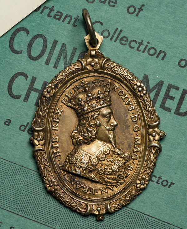 1642 - 49 CHARLES I and Henrietta Maria Gilt Royalist Badge - Mhcoins