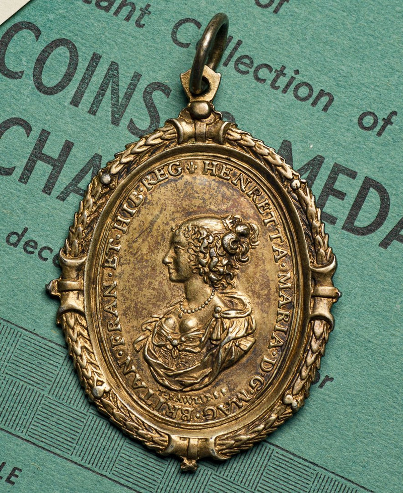 1642 - 49 CHARLES I and Henrietta Maria Gilt Royalist Badge - Mhcoins