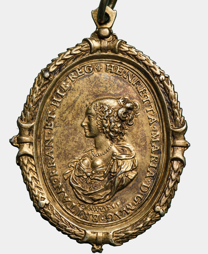 1642 - 49 CHARLES I and Henrietta Maria Gilt Royalist Badge - Mhcoins